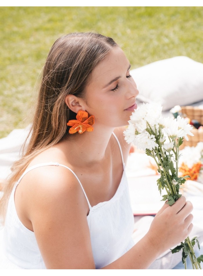 Pendientes de fiesta con pétalos de abalorios