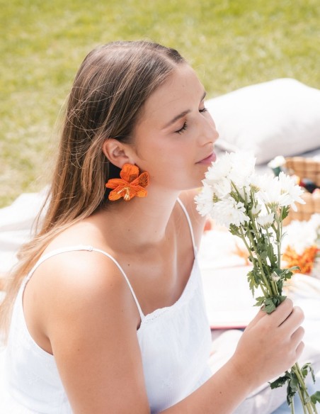 Boucles d'oreilles de fête avec pétales de perles