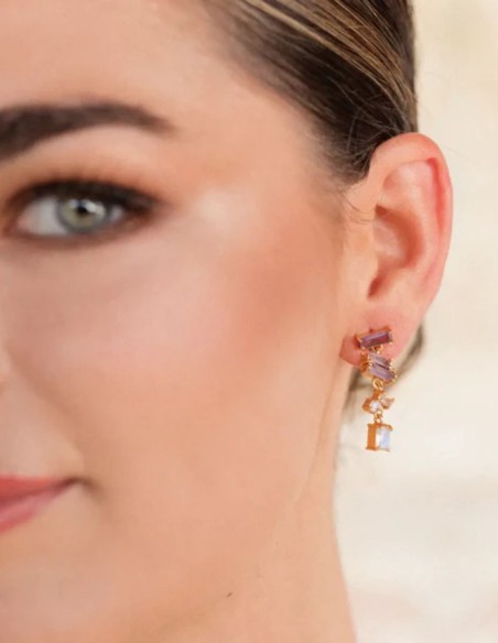 Short earrings with colored geometric stones