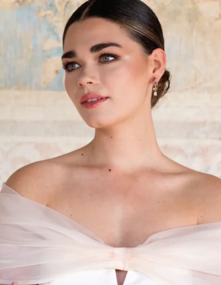 Boucles d'oreilles courtes avec pierres géométriques colorées