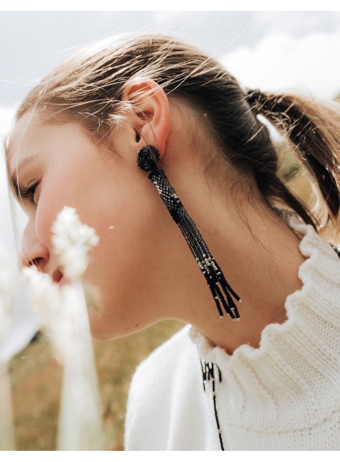 Longues boucles d'oreilles de fête en perles...