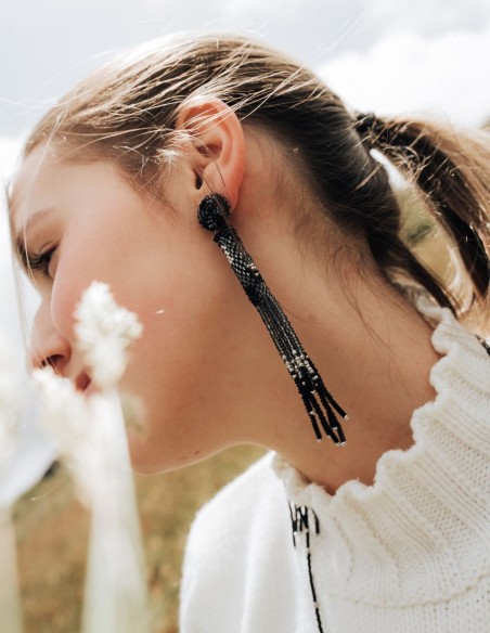 Longues boucles d'oreilles de fête en perles avec franges
