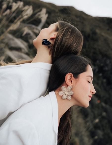 Pendientes florales de crochet con piedras y acero para eventos