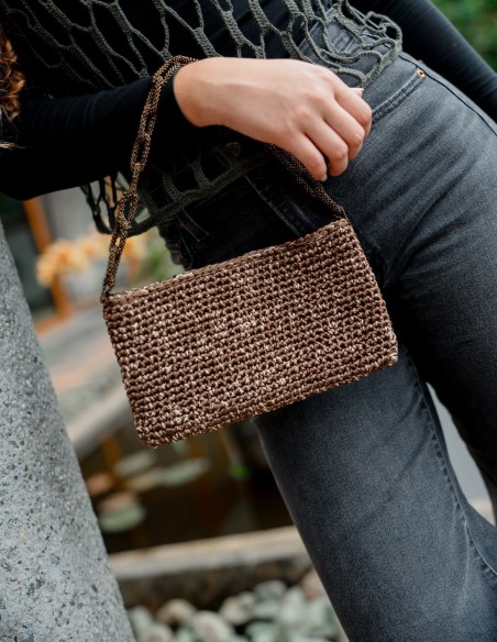 Sac à main en crochet avec fils de satin et poignée à maillons