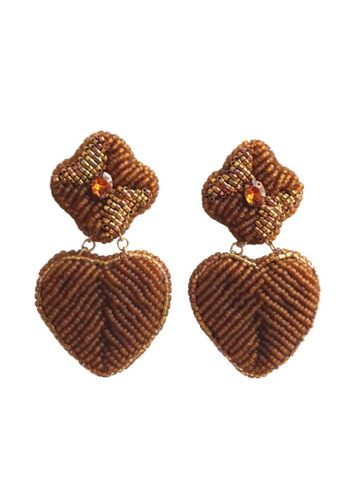 Pendientes flor y corazón bordados a mano con mostacillas naranja
