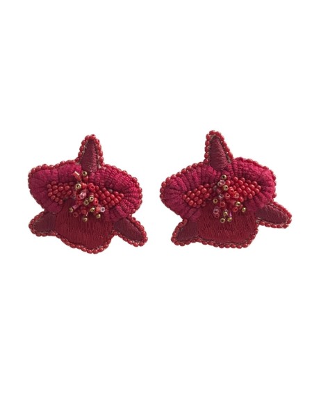 Boucles d'oreilles en fleurs d'orchidées brodées à la main avec des perles