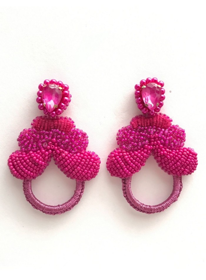 Pendientes de fiesta artesanales con topo de perlas y aro en crochet