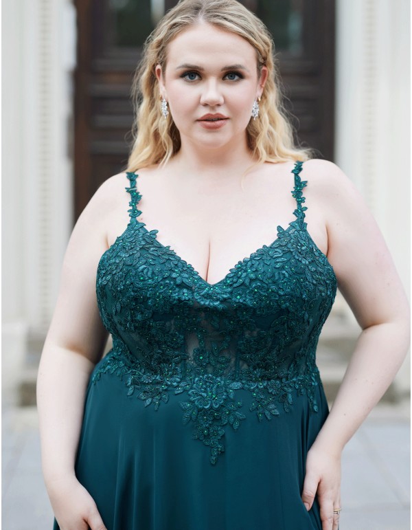 Longue robe de soirée grande taille avec jupe à volants...