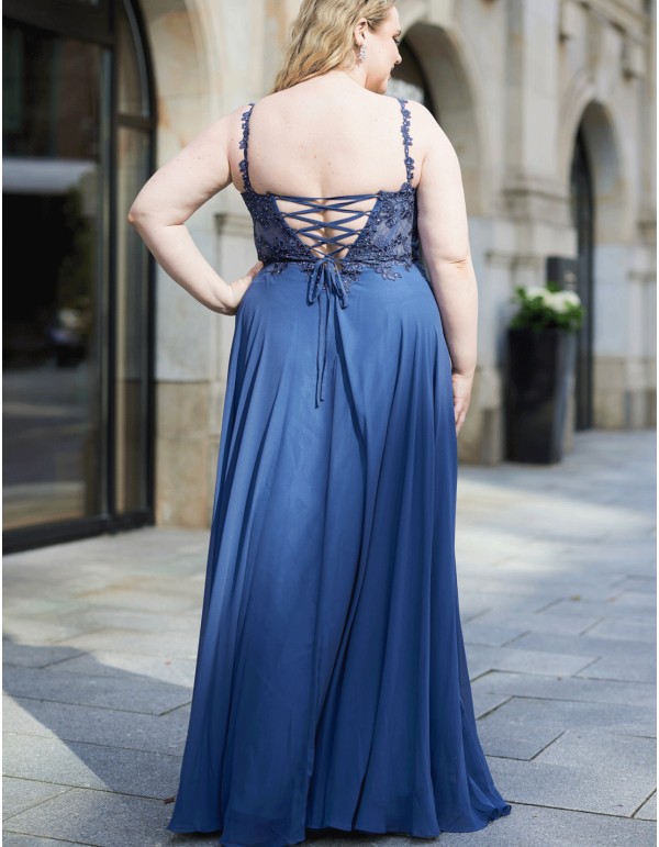 Longue robe de soirée grande taille avec jupe à volants...