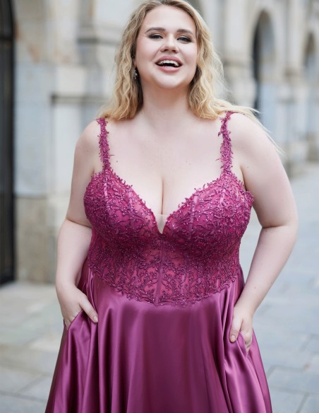 Élégante robe de soirée longue de taille supérieure en satin et dentelle