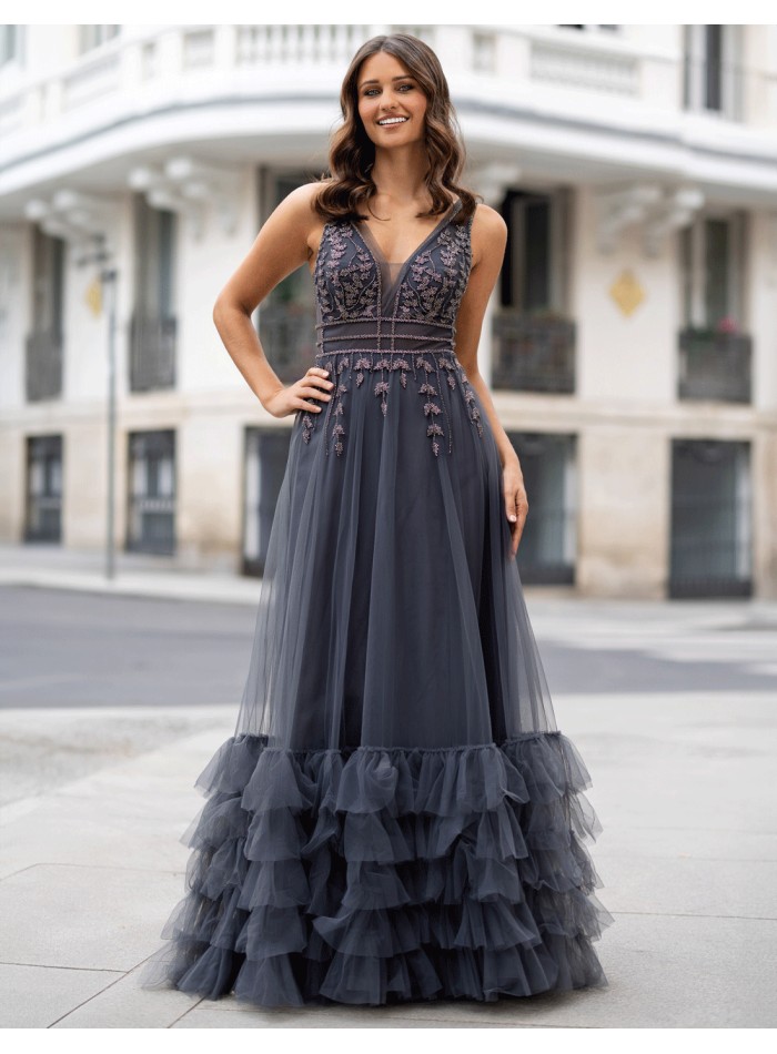 Elegant evening dress with embroidered tulle...