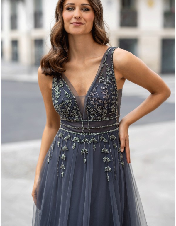 Elegant evening dress with embroidered tulle and rhinestones 2