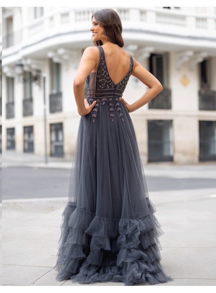 Élégante robe de soirée longue avec tulle brodé...