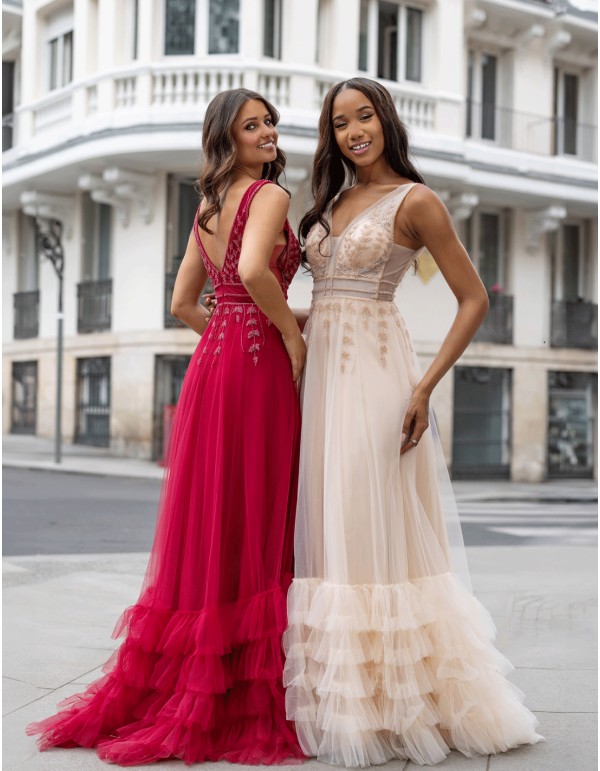 Élégante robe de soirée longue avec tulle brodé et strass