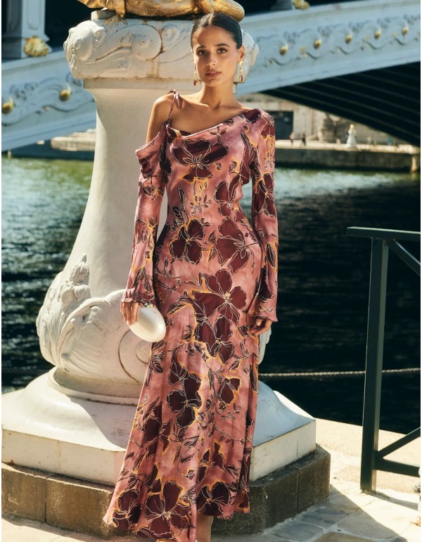 Vestido midi para invitada con estampado de flores rosa y...