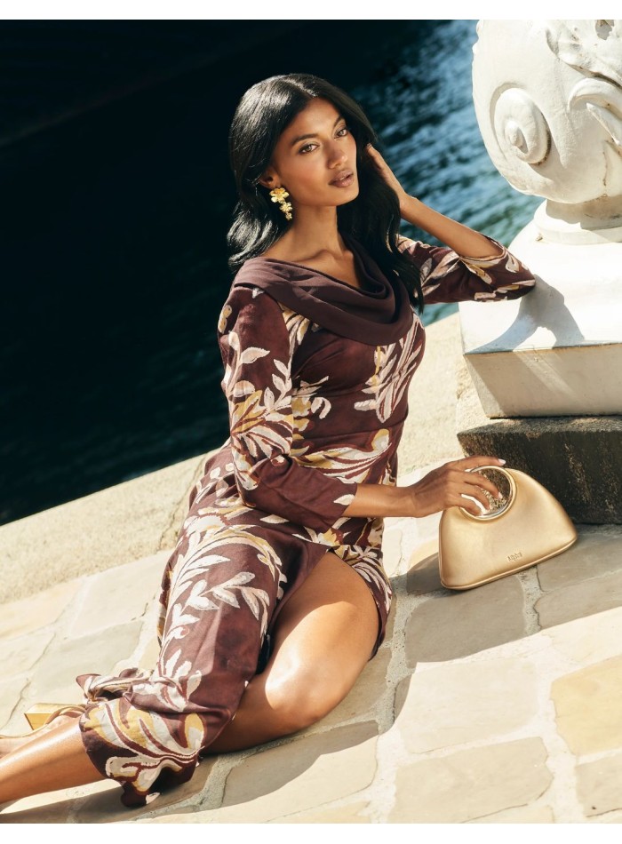 Vestido midi para invitada con estampado floral marrón
