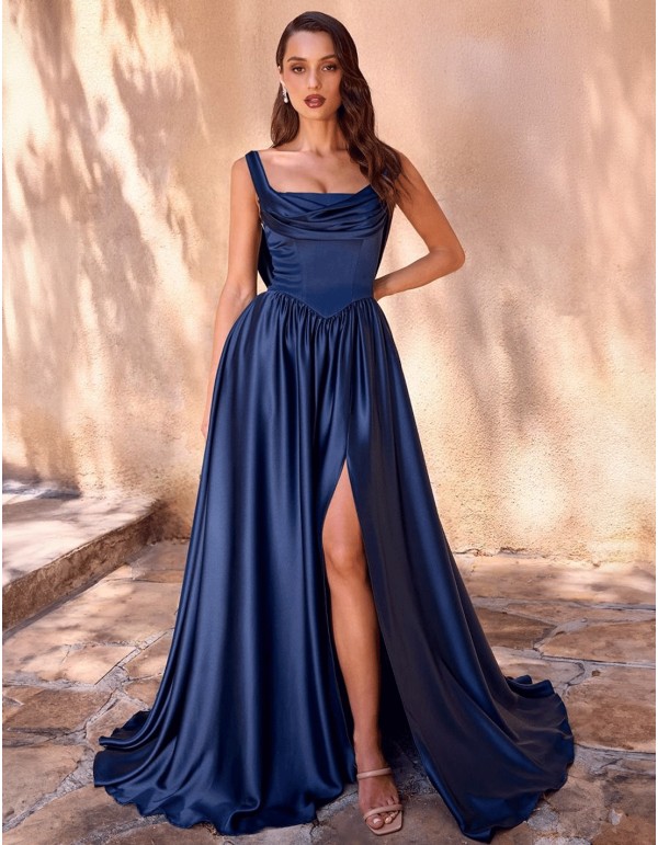 Robe de soirée longue avec une jupe ample et un décolleté...