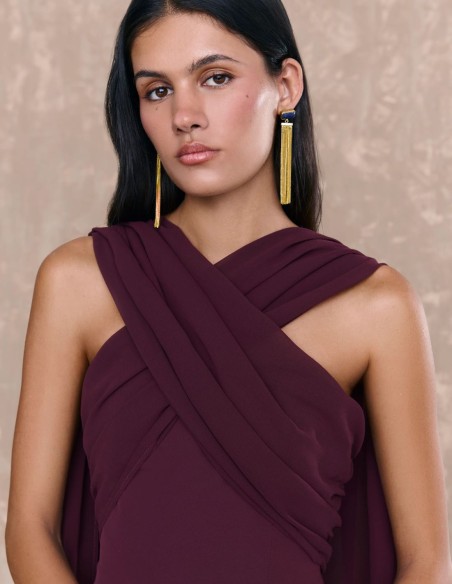 Multiposition burgundy sweetheart neckline top for a burgundy guest