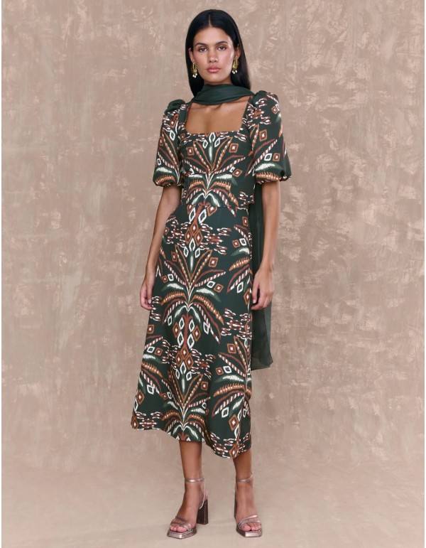 Evasé cut midi skirt for guests