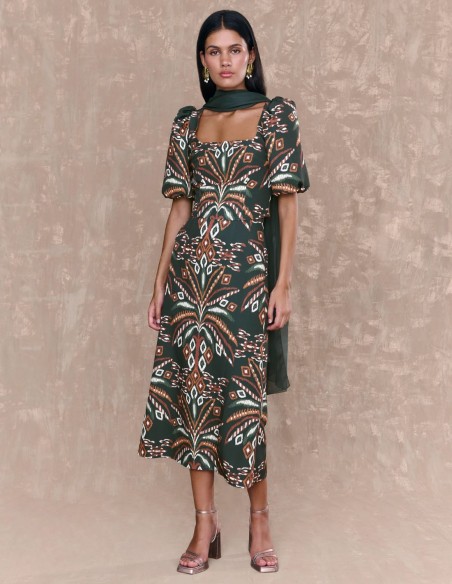 Evasé cut midi skirt for guests