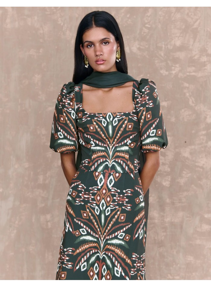 Patterned guest top with puffed sleeves