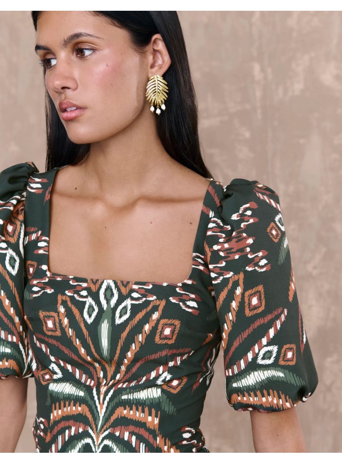 Patterned guest top with puffed sleeves