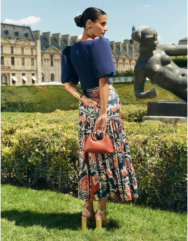 Top de invitada azul con mangas abullonadas 2