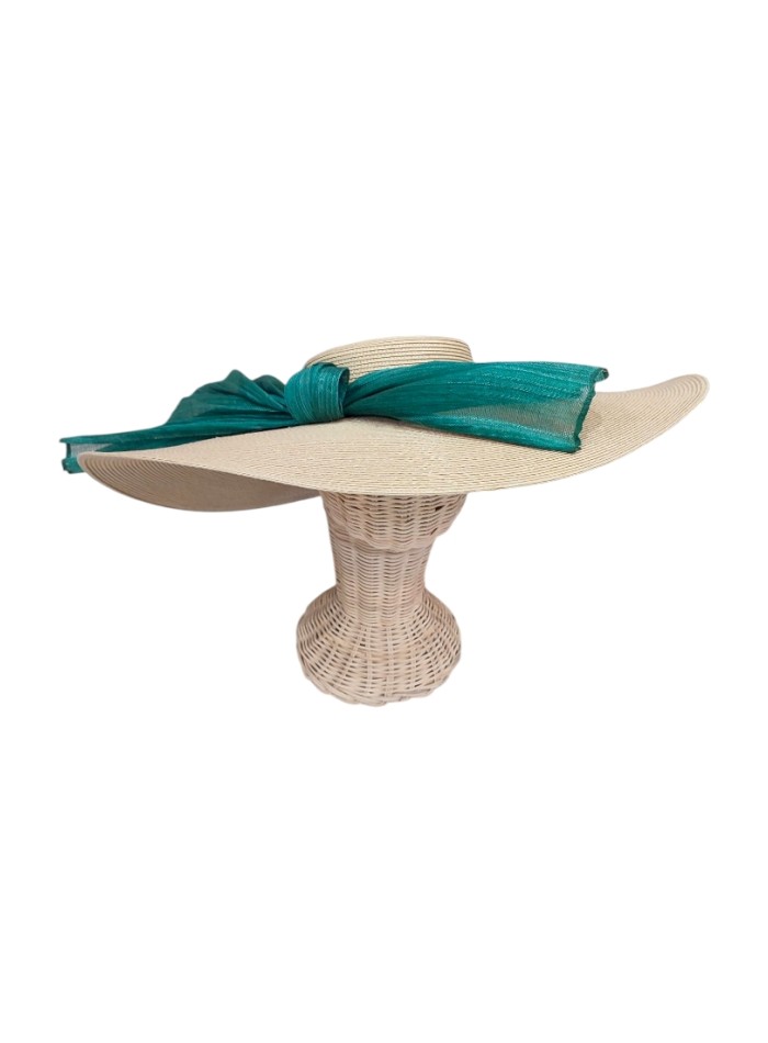 Beige guest pamela with bottle green knot