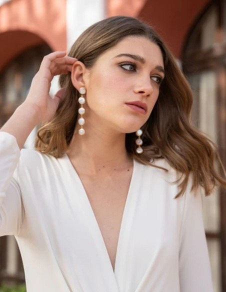 Long bridal earrings with circular pearls