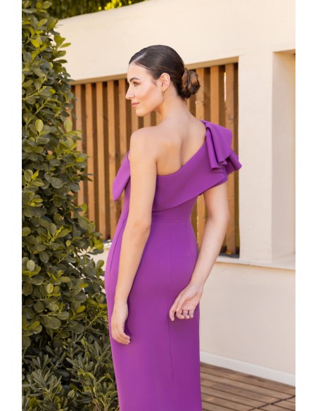 Robe de soirée longue avec encolure et ouverture des jambes asymétriques