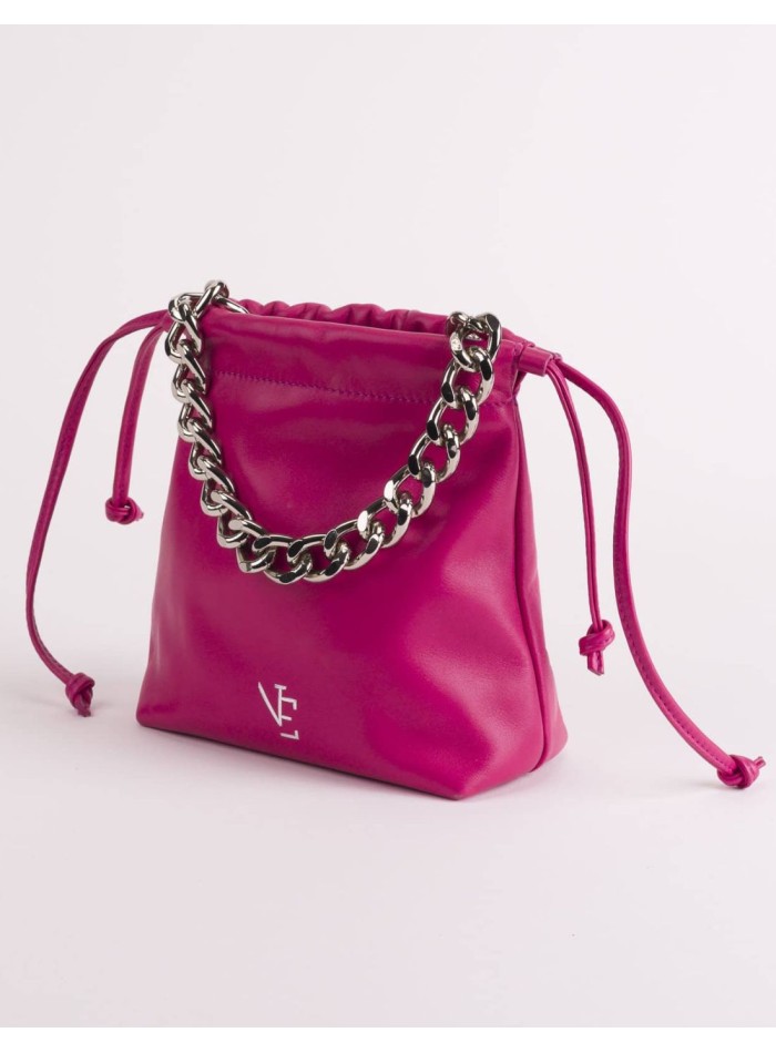 Sac en cuir avec chaîne en forme de sac