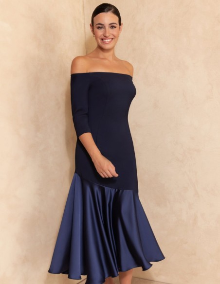 Robe midi avec encolure bardot et jupe en satin à volants