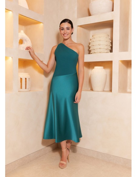 Robe midi en satin de crêpe avec encolure asymétrique