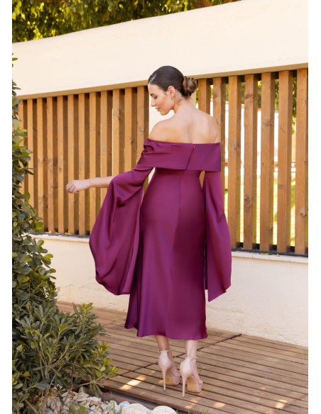 Vestido midi escote bardot en satén con mangas caídas para eventos