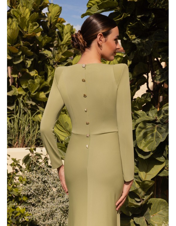 Vestido midi elegante con corte a la cintura y botones joya 2