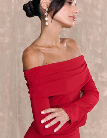 Robe d'invité longue avec encolure bateau et manches longues