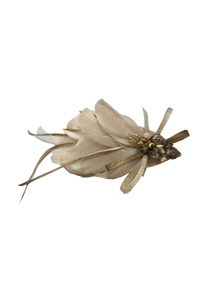 Guest headdress with beige feathers and beige...