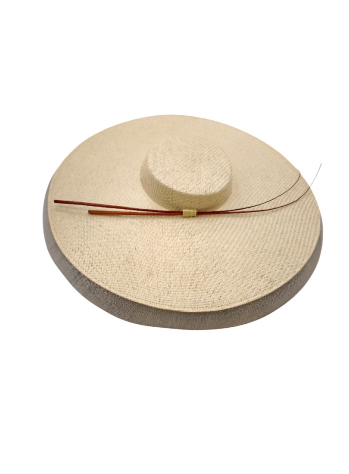 Pamela d'invité beige avec crin et rachis