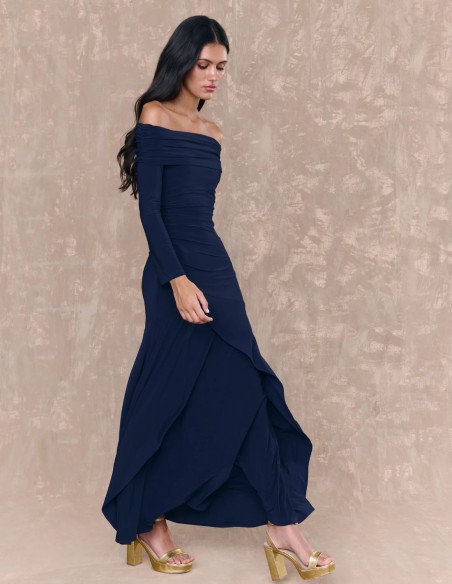 Vestido largo de invitada con manga larga y escote barco