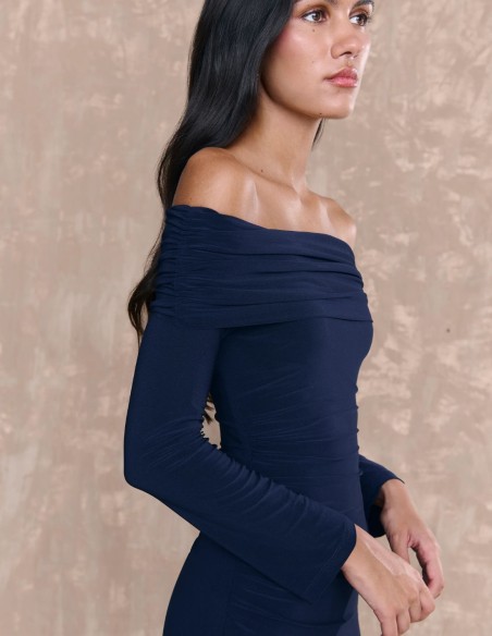 Vestido largo de invitada con manga larga y escote barco