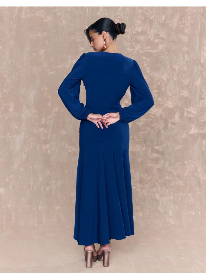Vestido midi azul marino con escote en pico