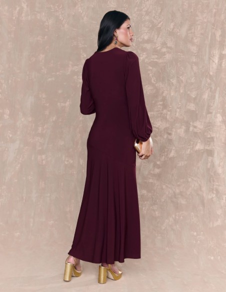 Vestido midi burdeos con escote en pico