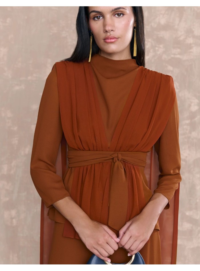 Blouse drapée et ceinturée, marron