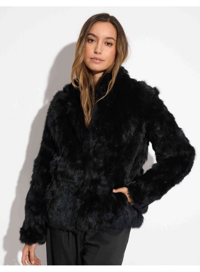 chaqueta de piel de conejo negra