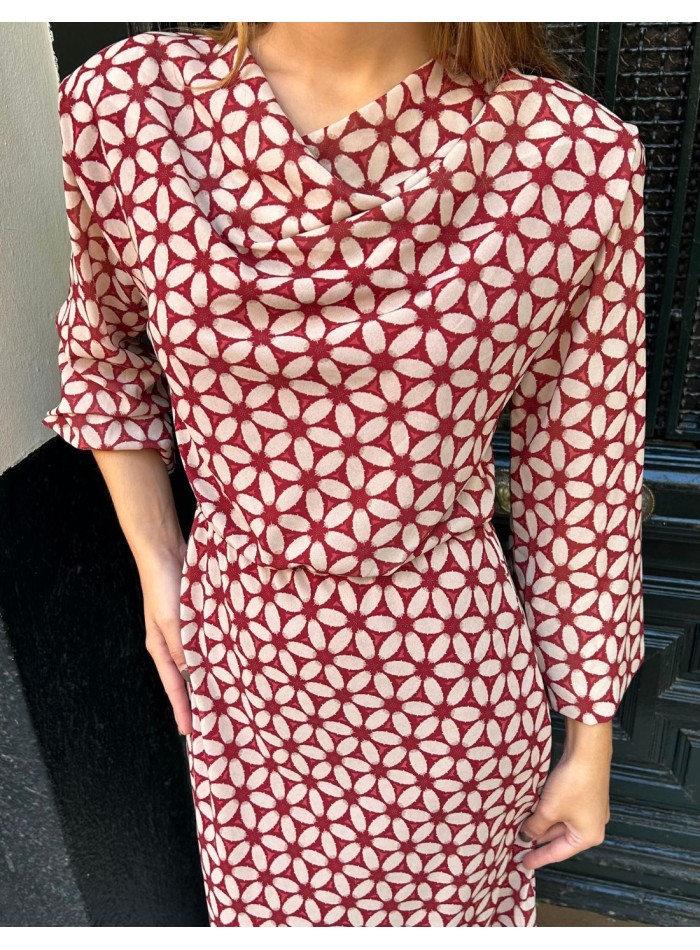 Vestido midi de gasa estampado en tonos burdeos