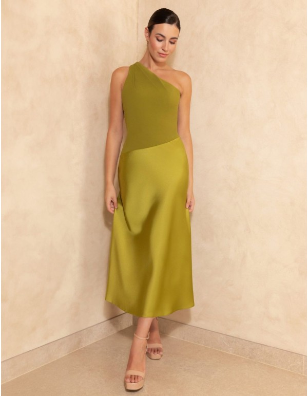Robe midi en satin de crêpe avec encolure asymétrique