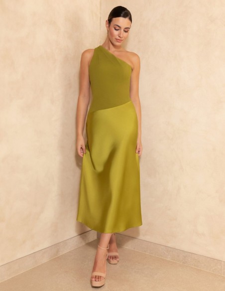 Vestido midi con escote asimétrico en crepé satén