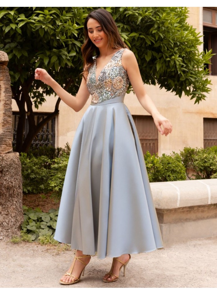Robe midi avec jupe en satin et corsage à...