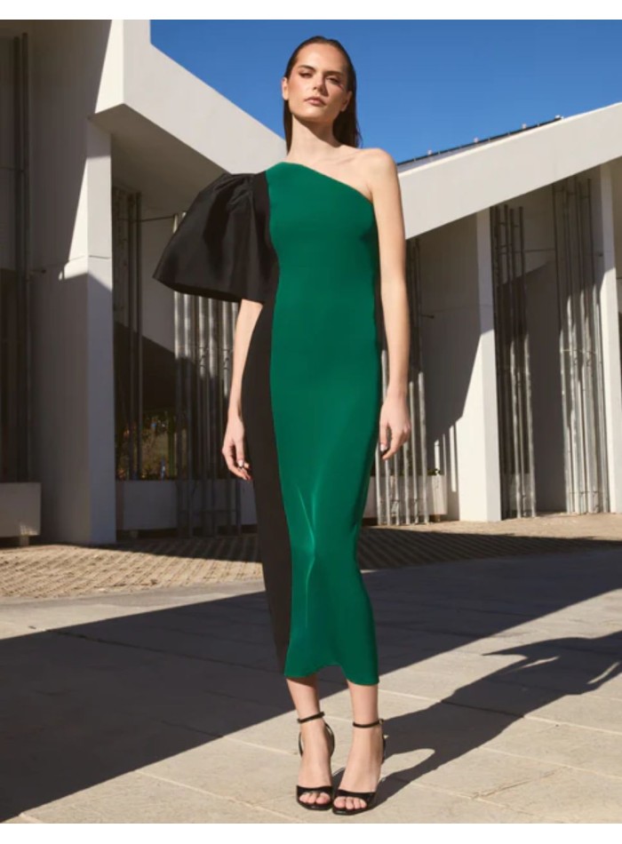Vestido midi asimétrico con hombro descubierto...