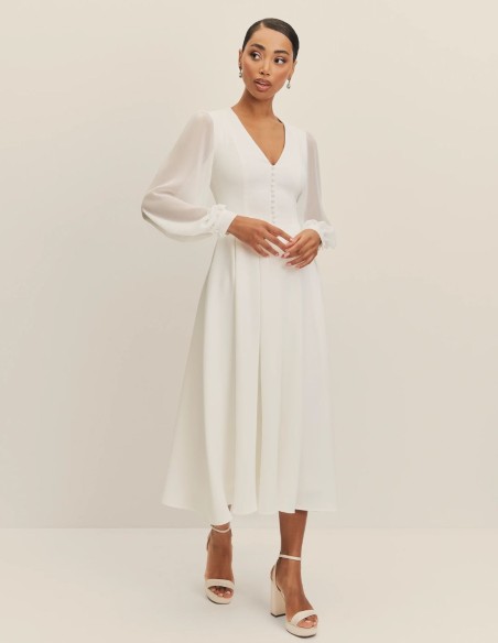 Robe de mariée midi avec manches en mousseline et décolleté en V